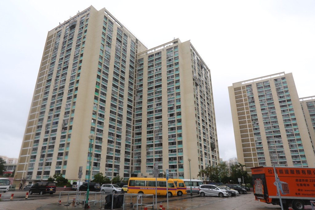公屋住戶不可在門外公眾地方裝閉路電視。 公屋住戶不可在門外公眾地方裝閉路電視。
