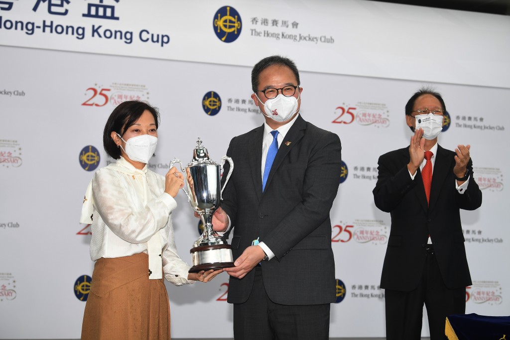 香港文化体育及旅游局常任秘书长黄智祖担任颁奬嘉宾。