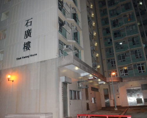 現場是葵涌石籬(二)邨石廣樓。