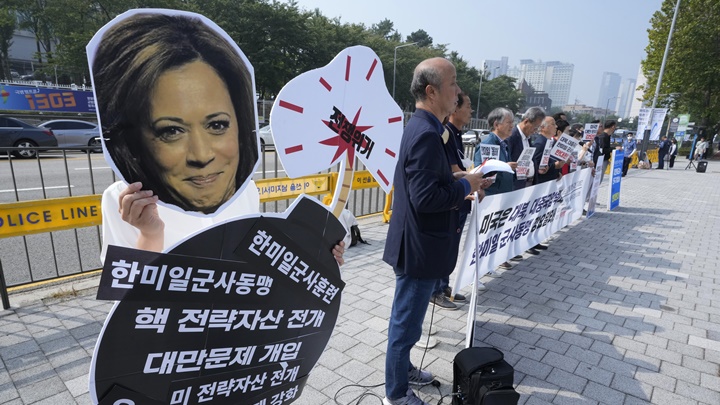 南韓有民眾集會，抗議賀錦麗到訪。AP圖片