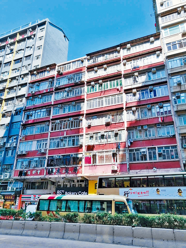 佐敦大廈鄰近港鐵柯士甸站,民生配套齊全。