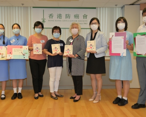 香港防癌會指,不少患者的年輕家人要照顧癌患者及其他家人,成為「夾心年輕照顧者」。