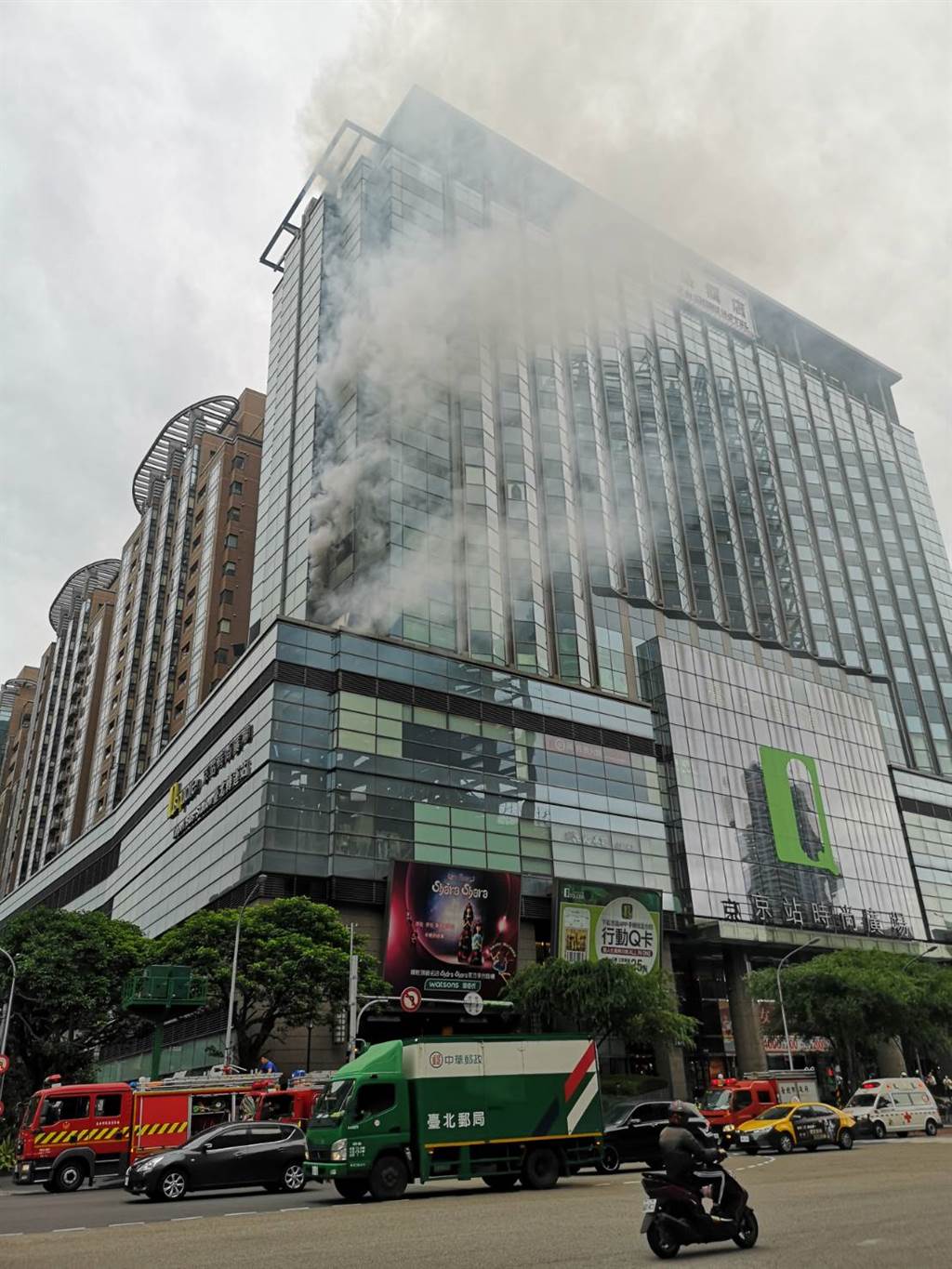 台北君品酒店發生火警。網上圖片