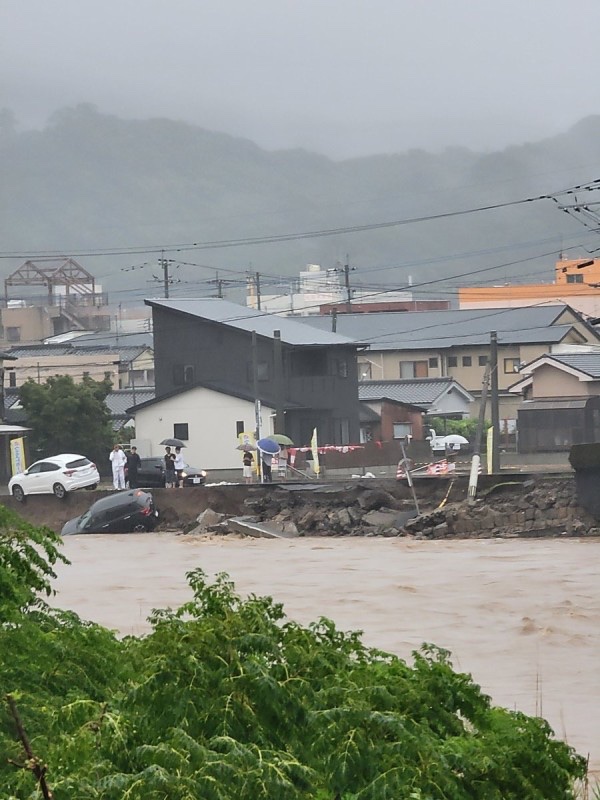 鹿兒島縣霧島市因暴雨發生淹水和土石流。X@Gt8VUlzRG7buafO 鹿兒島縣霧島市因暴雨發生淹水和土石流。X@Gt8VUlzRG7buafO
