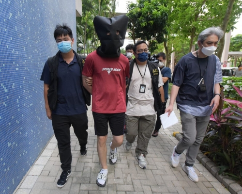 被捕男子被押返馬鞍山錦豐苑住所搜屋。
