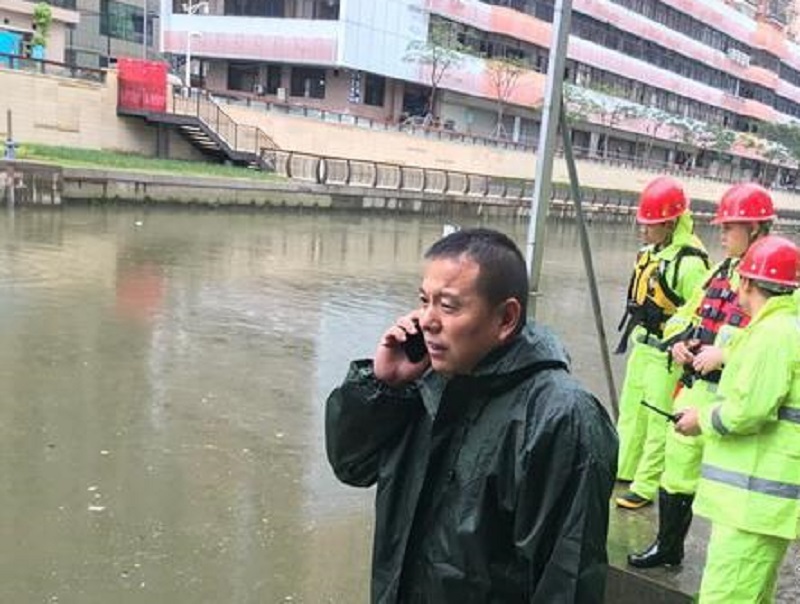 當局繼續搜救被冲走工人。網上圖片
