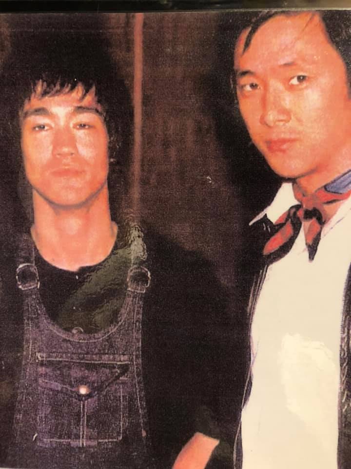 60年代凭《独臂刀》晋身武打巨星的王羽（右）、与李小龙惺惺相惜。