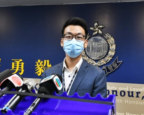 屯門警區重案組主管蔡翹暉高級督察簡報案情。