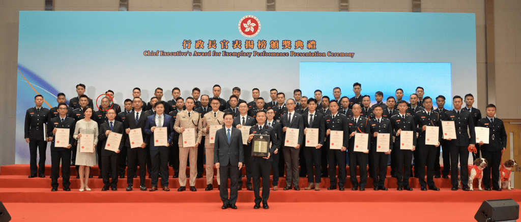 黄海强（红圈示）2023年参与土耳其地震救灾行动，获行政长官李家超表扬。政府新闻处图片
