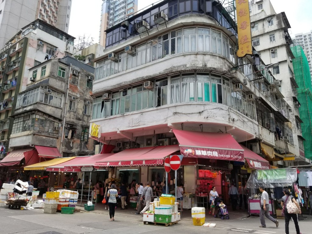 由外號「小巴大王」馬亞木持有的深水埗長發街20號全幢商住樓，以7800萬獲建華集團承接。