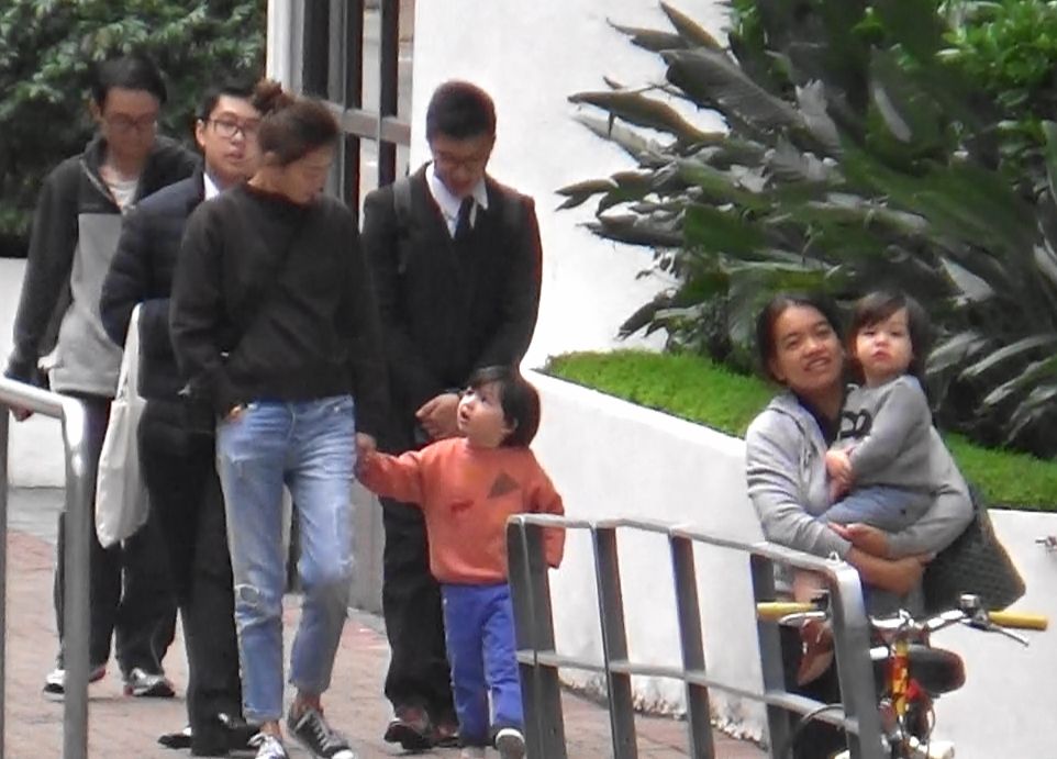 周汶錡曾帶兩子到深灣遊艇會玩樂放電。