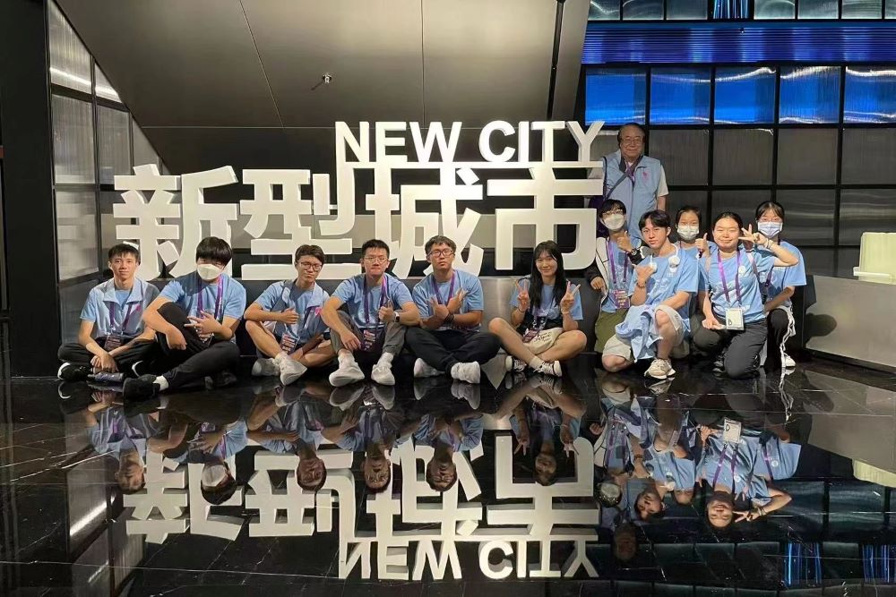 團員參觀中關村科學城(海澱區)規劃展覽區,對城市發展有了更深的認識。