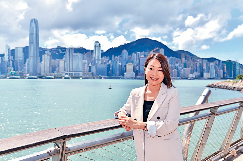 黃麗虹是香港註冊導遊協會會員,方便掌握最新旅遊資訊和業界發展情況,有助她不斷提升導遊工作專業。