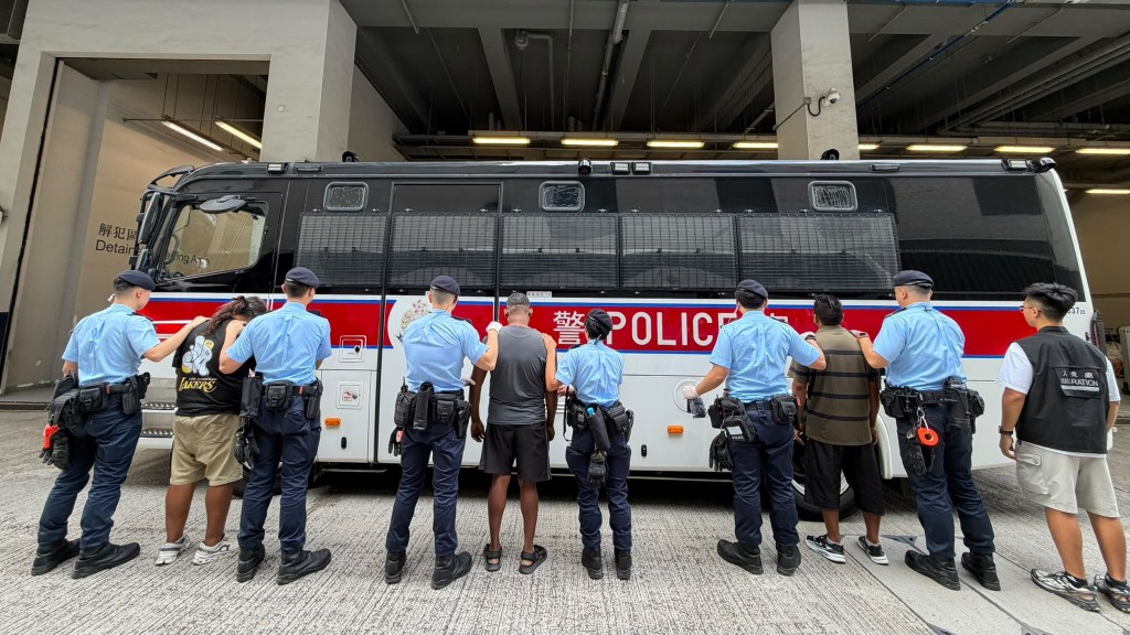 跨部门西九龙打击黑工 拘捕19人 包括2名通缉犯。警方提供