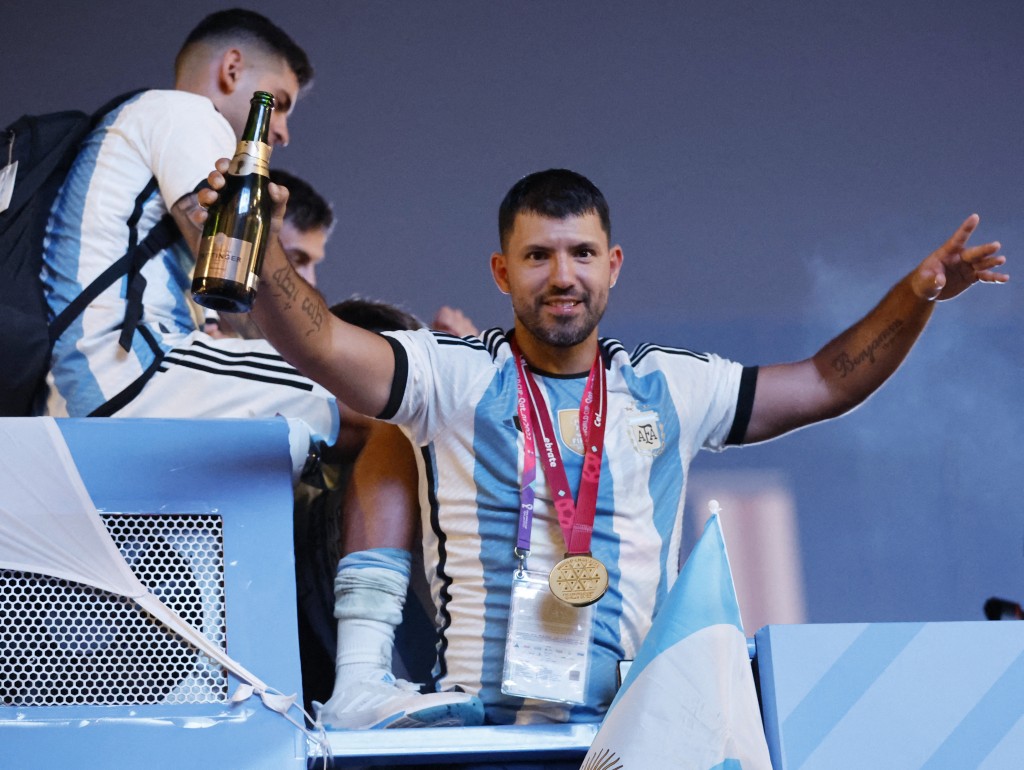 阿古路慶祝阿根廷奪冠。Reuters