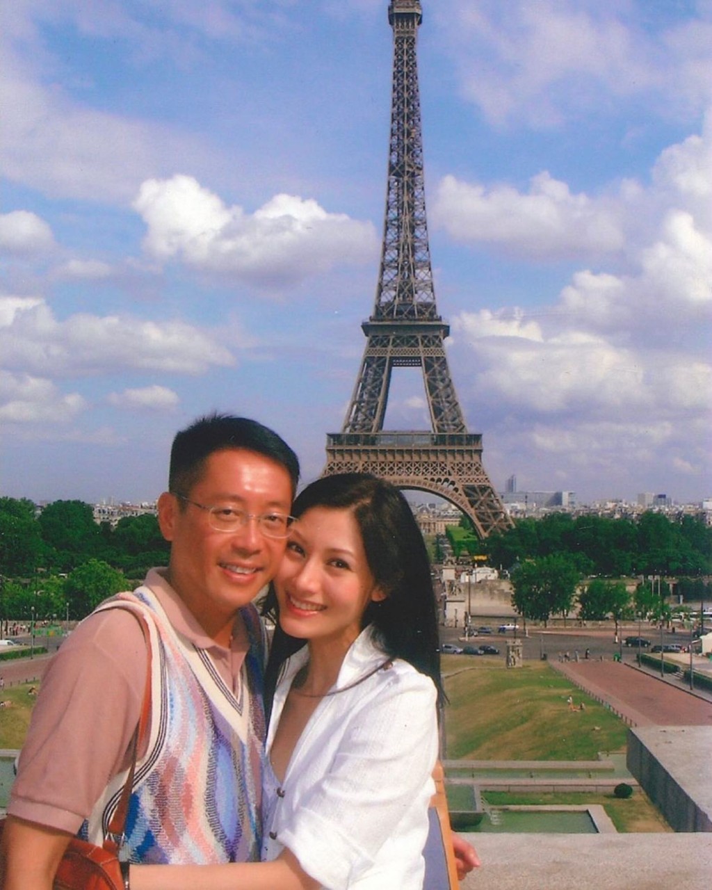 李嘉欣於情人節貼與老公遊巴黎舊照慶祝。