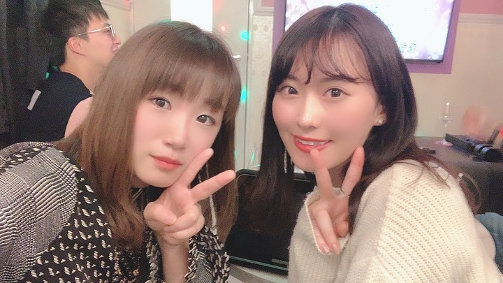 愛子與友人。