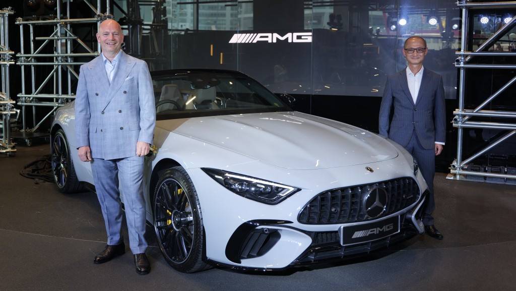 ●(左起)Mercedes-Benz Hong Kong行政總裁Andreas Buchenthal及市場及傳訊總監Edward Tam，一同會見傳媒。