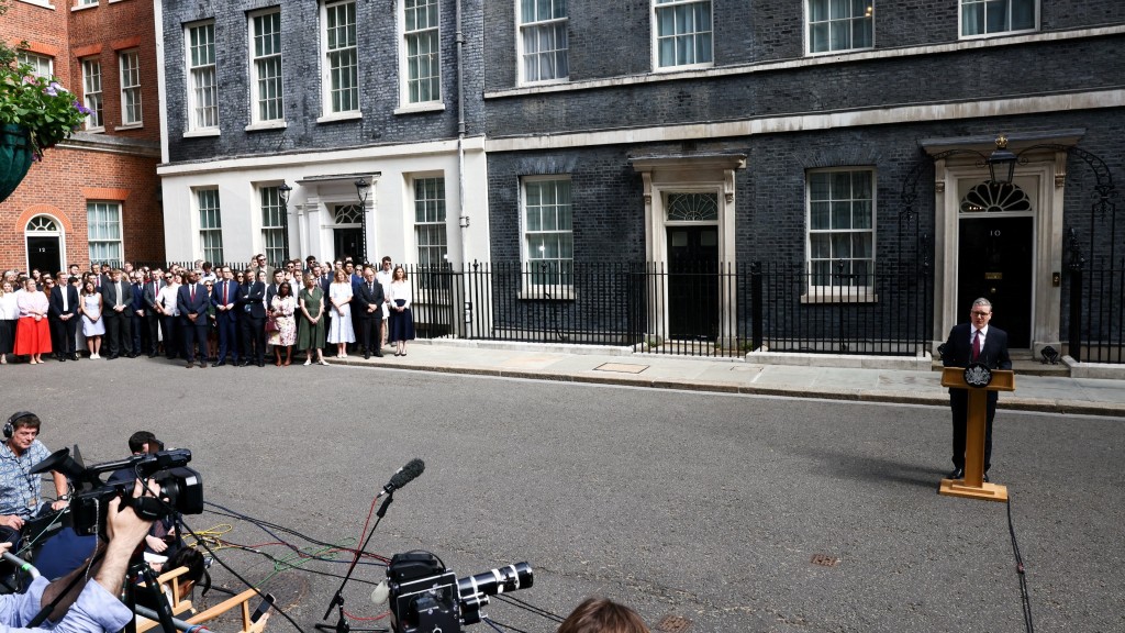 英国首相施纪贤宣布辞职。 路透社