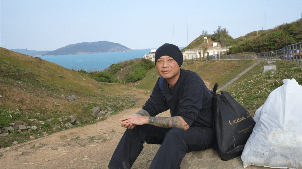 Raymond希望行山客能夠做到垃圾自己執，甚至願意主動帶膠袋及鐵夾，行山的同時也清走山上垃圾。