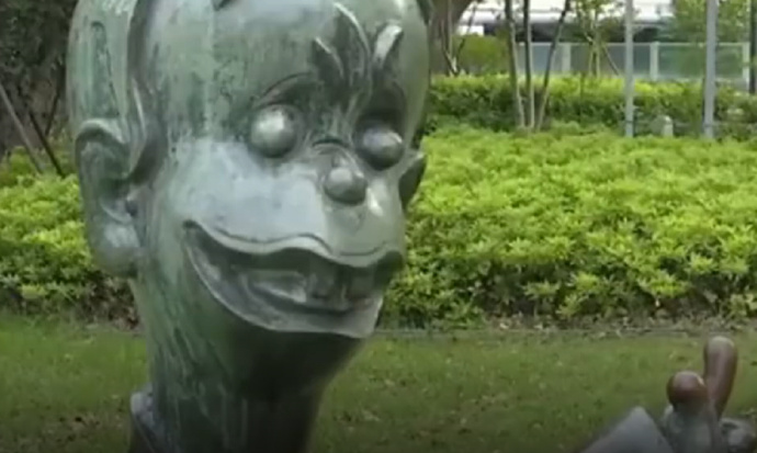 苏州公园的“司马光砸缸”雕塑。