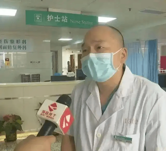 醫生指小琛燒傷面積達80%,其中20%為三度燒傷,屬於特重度燒傷。 醫生指小琛燒傷面積達80%,其中20%為三度燒傷,屬於特重度燒傷。