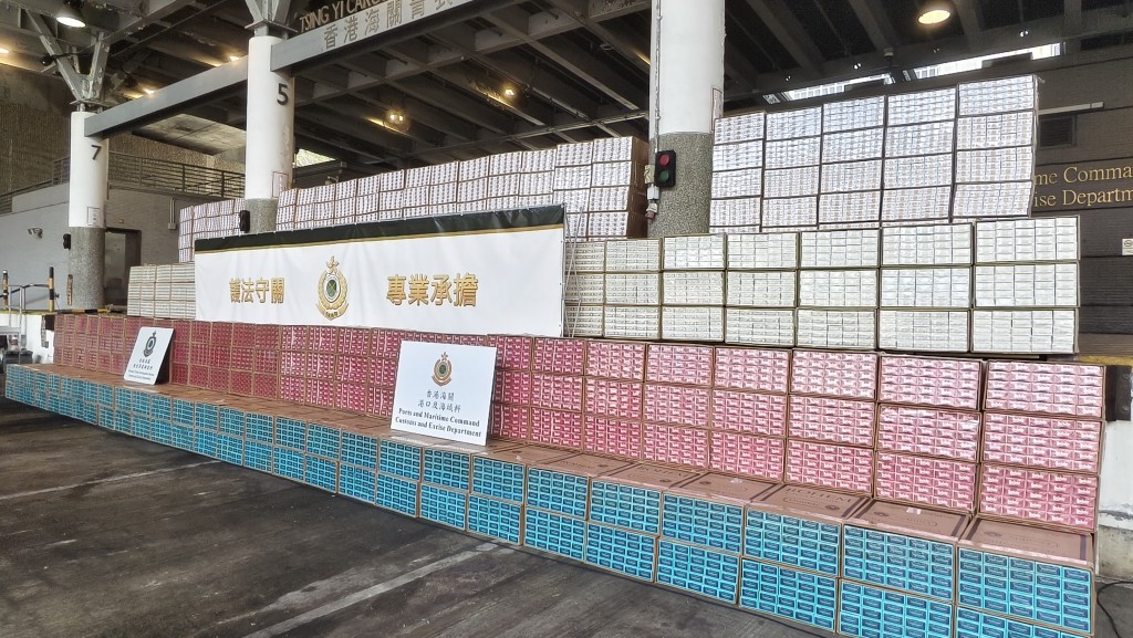 今年上半年，海關共破獲84宗大型走私入口香煙案件，檢獲約2.78億萬支私煙，估計市值共約12.5億元。