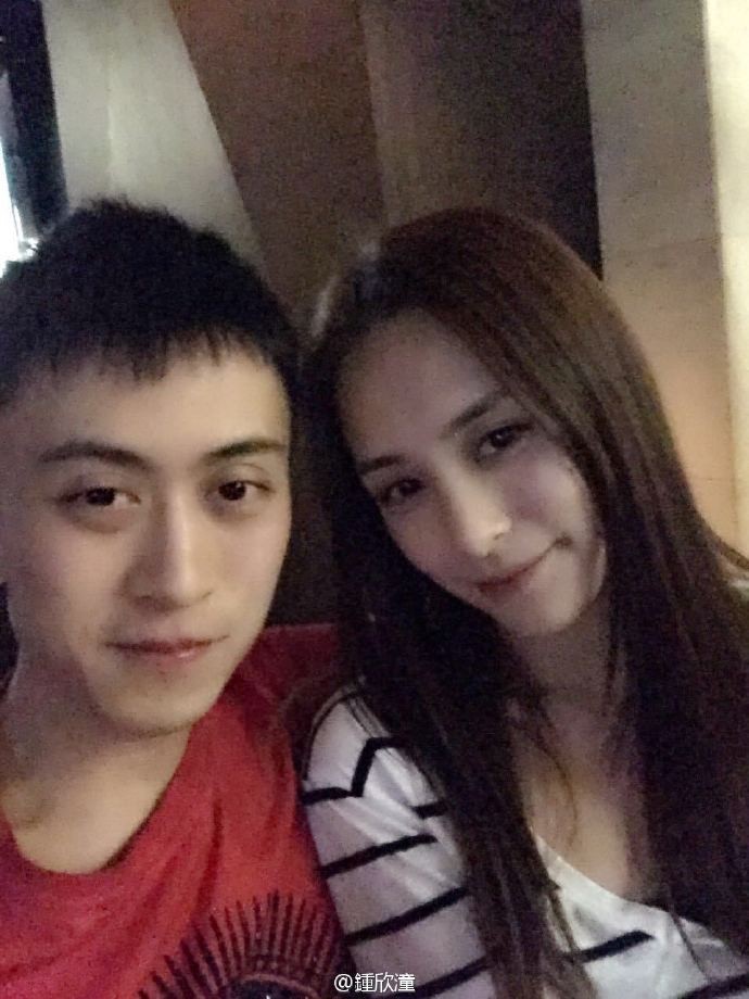 阿嬌秦奮的合照惹來猜想。