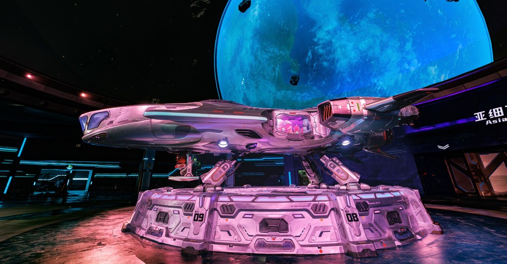珠海好去处2024 | 3. 长隆宇宙飞船 「宇宙世界」的飞船星际探险，画面很科幻。（图片来源：长隆宇宙飞船）