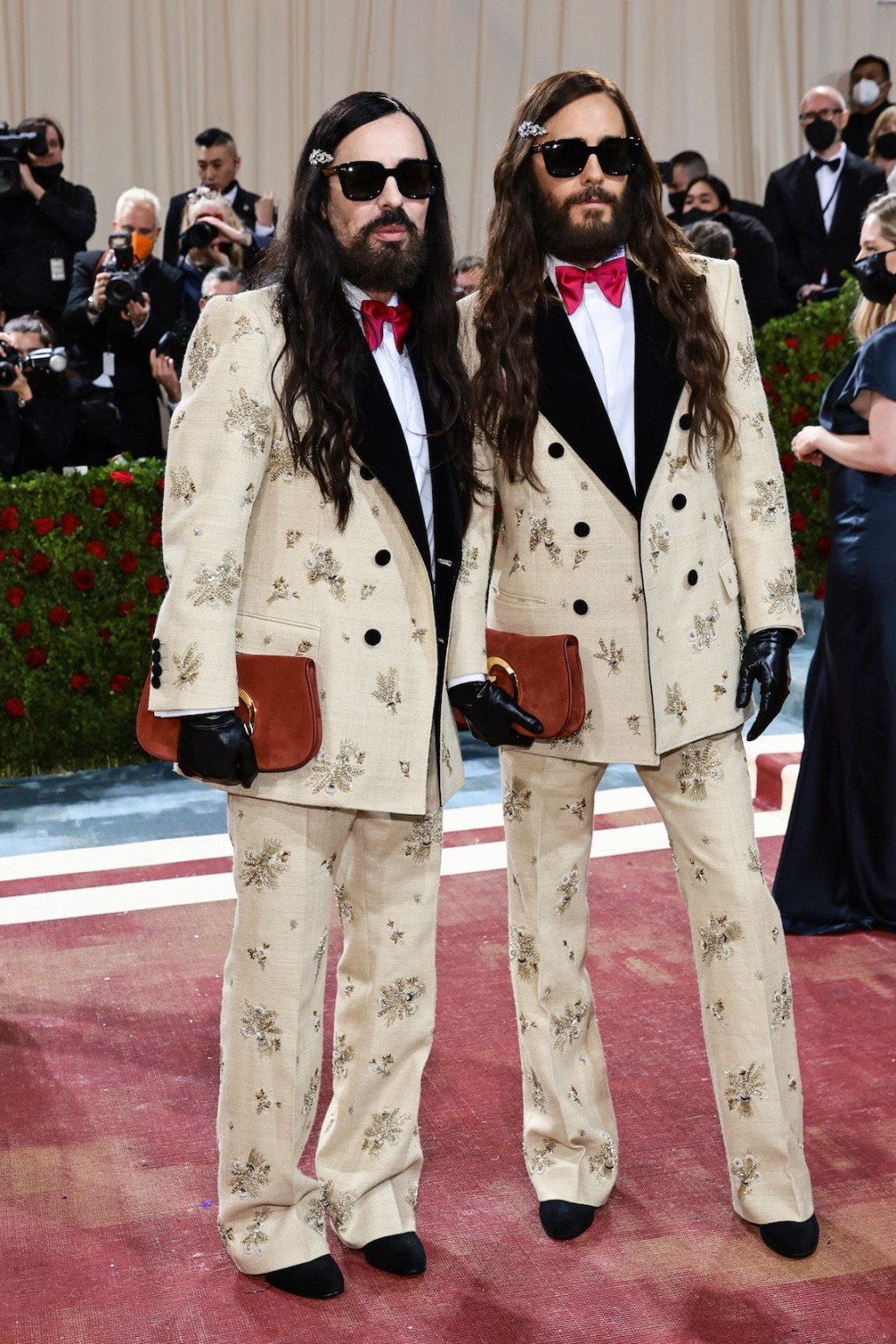 Gucci創意總監Alessandro Michele（左）與「小丑」謝勒力圖打扮成一樣搶鏡。