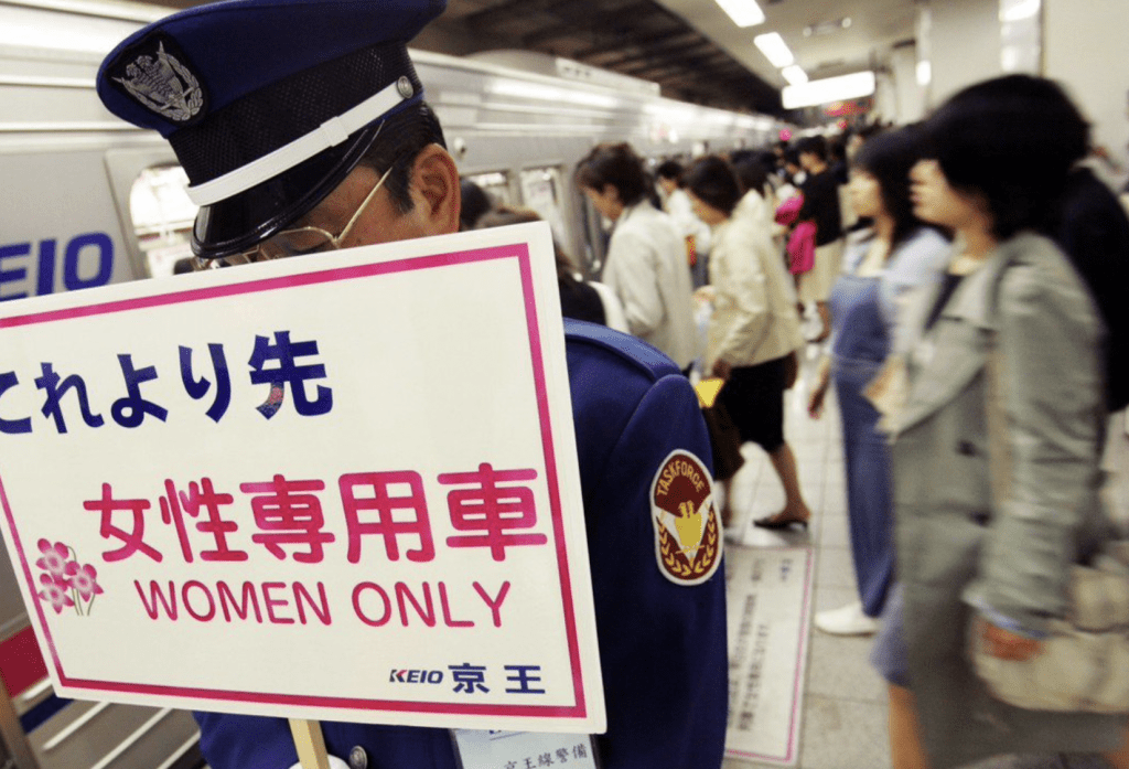 目前首都圈及京阪神都市圈的重要鐵道路線都設有女性專用車廂。路透社