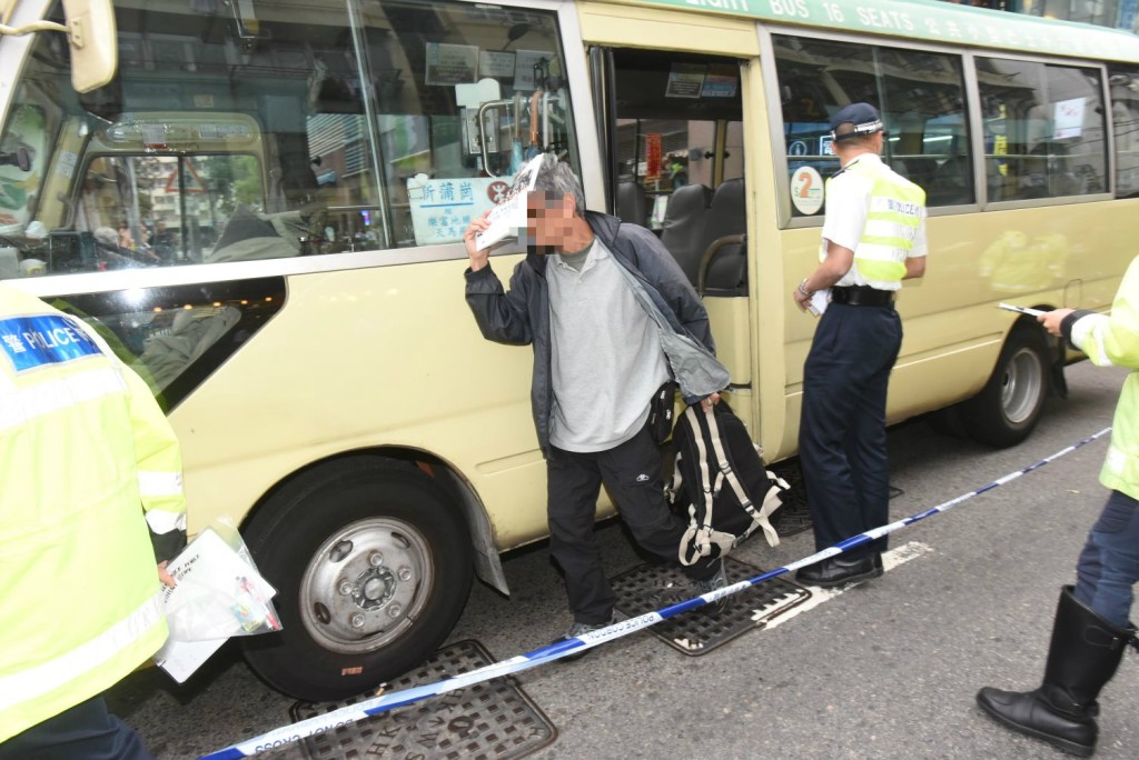 小巴司機協助警方調查。