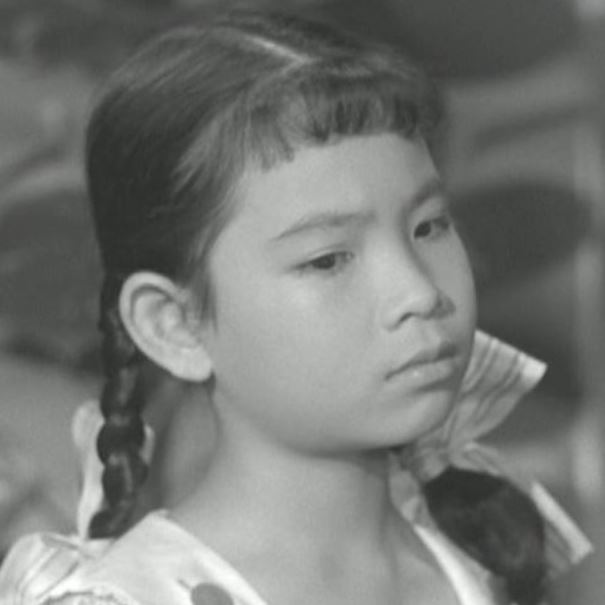 王愛明首部參演電影為1955年上映的《魂斷望夫山》。