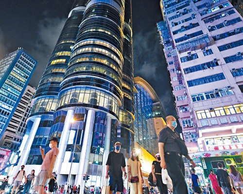 ■鄰近朗豪坊的旺角街市將成為一個供市民及遊客匯聚的新景點，透過在一個特色市集大堂內整合周邊的小販攤檔，重現「街」的氛圍，並加入餐飲和零售，構成一個休閑和社區地標，體現地區文化和特色。