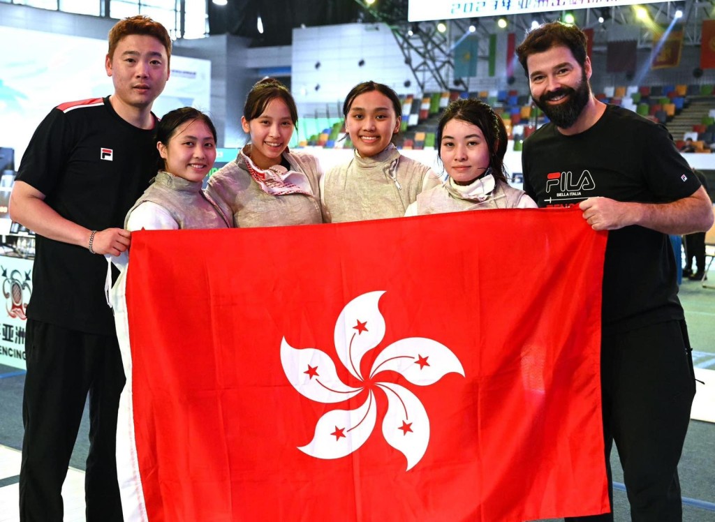 女花隊喜獲銅牌。 香港劍擊總會圖片