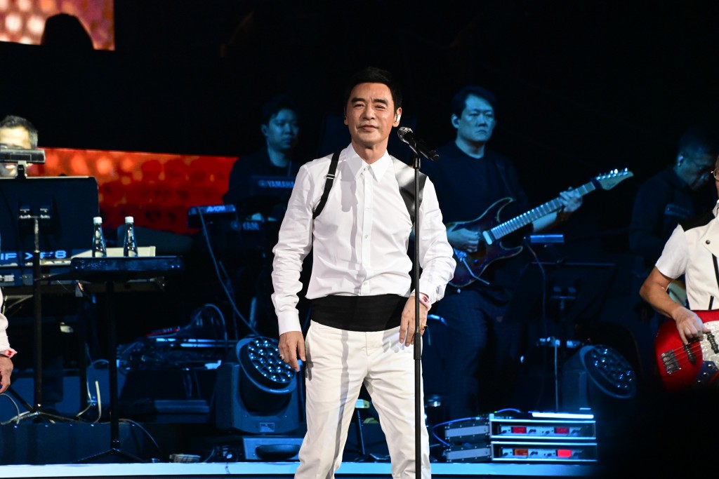 钟镇涛表示温拿是在红馆开得最多演唱会的乐队。