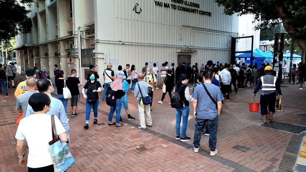 不少市民到檢測中心接受檢驗。