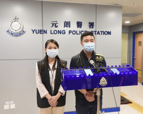警方講解案情。