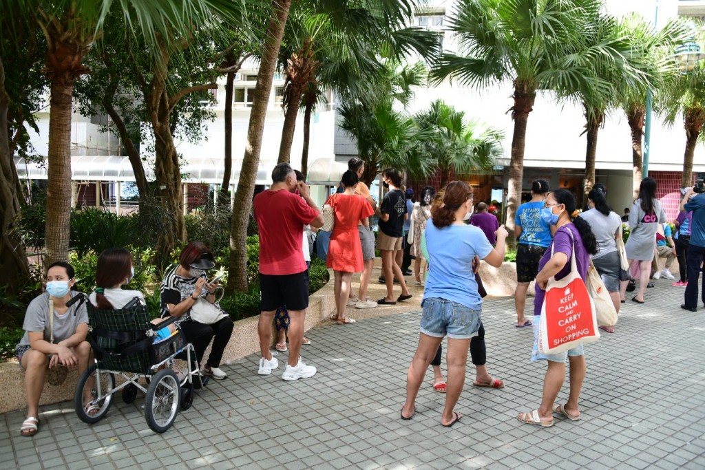 期間數十名居民自行疏散至地面。楊偉亨攝