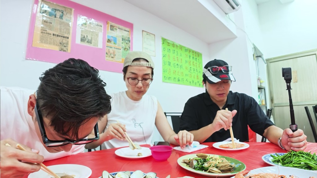 主持團隊對每道菜都感到失望,與網上評價完全一致。 主持團隊對每道菜都感到失望,與網上評價完全一致。