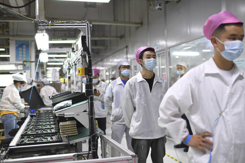 富士康近年将工厂陆续撤出中国。（美联社）