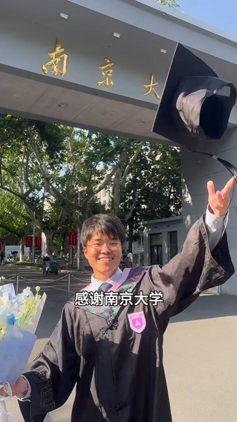 內田大翔熱愛中國文化，於南京讀大學。小紅書