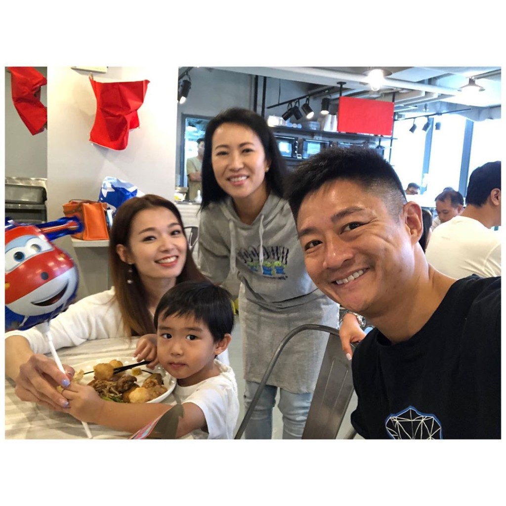 沈可欣一家。　呂慧儀IG