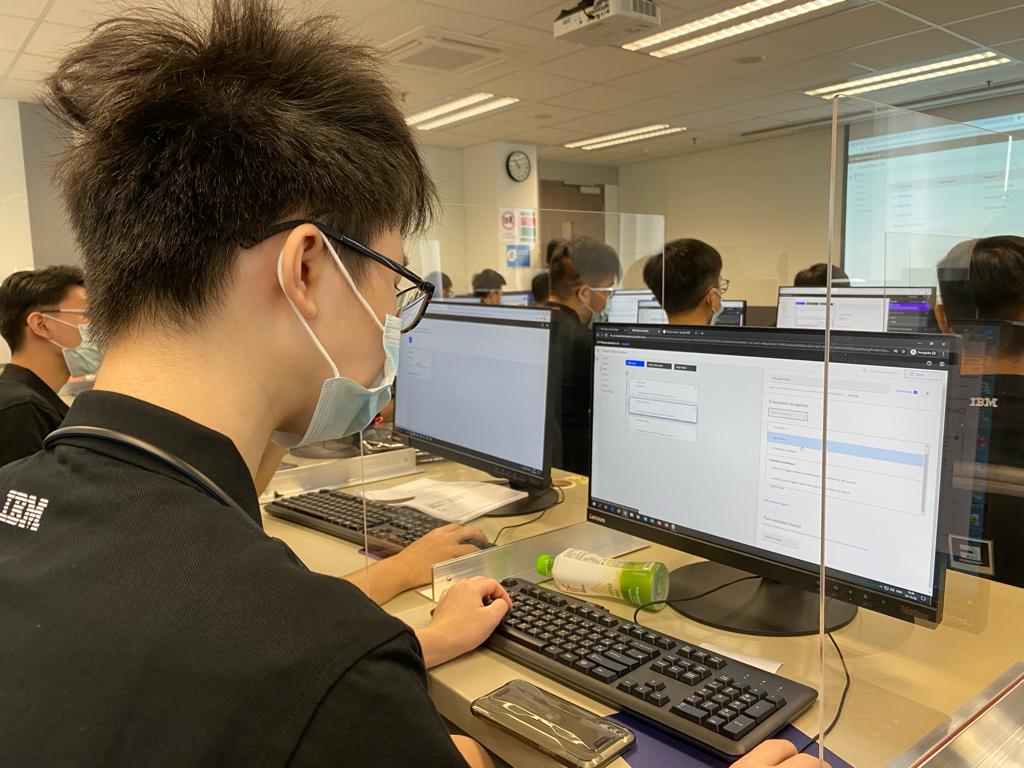 星宇报读浸大基础文凭，一年后衔接到位于九龙塘的香港浸会大学持续教育学院，升读数据科学高级文凭课程。课程内容聚焦人工智能、数据分析及网络安全等行业最新发展范畴。