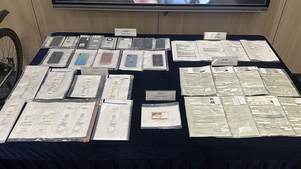 入境處展示有關證物。劉漢權攝 入境處展示有關證物。劉漢權攝