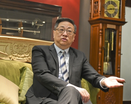 盧偉聰澄清一直居港 ，無計畫移居。資料圖片