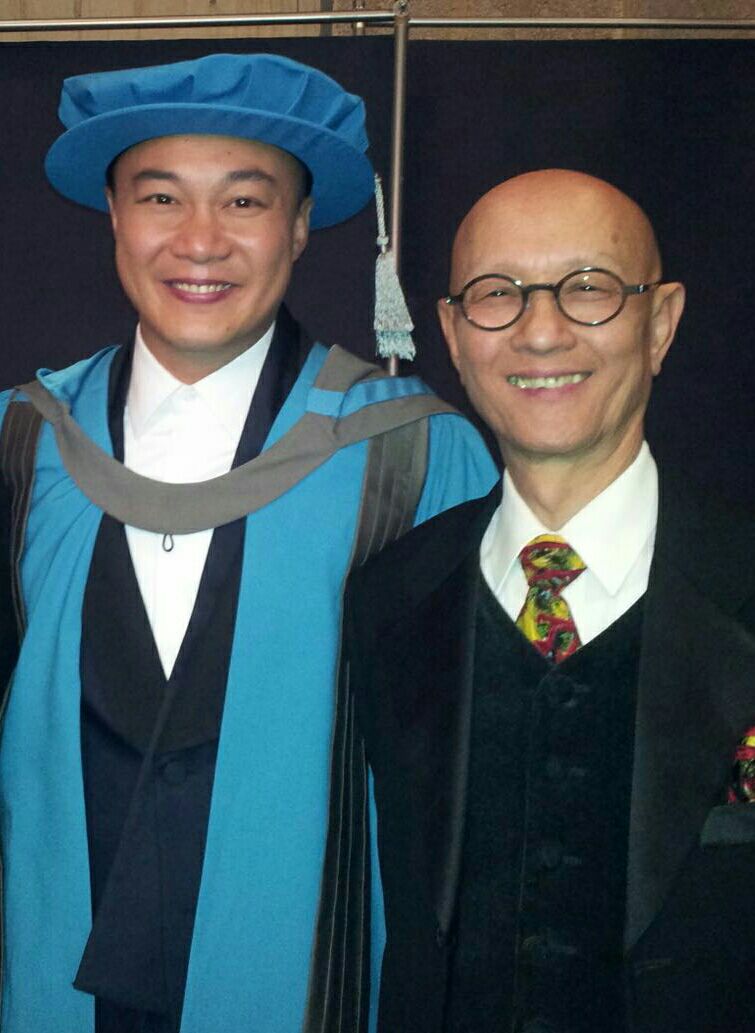 陈奕迅获颁发荣誉博士，父亲陈裘大老怀安慰。