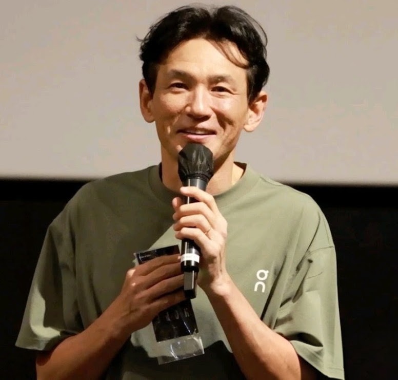 黃晸珉昨日出席電影《HOPE：逆襲希望港》謝票活動時，大晒婚戒。