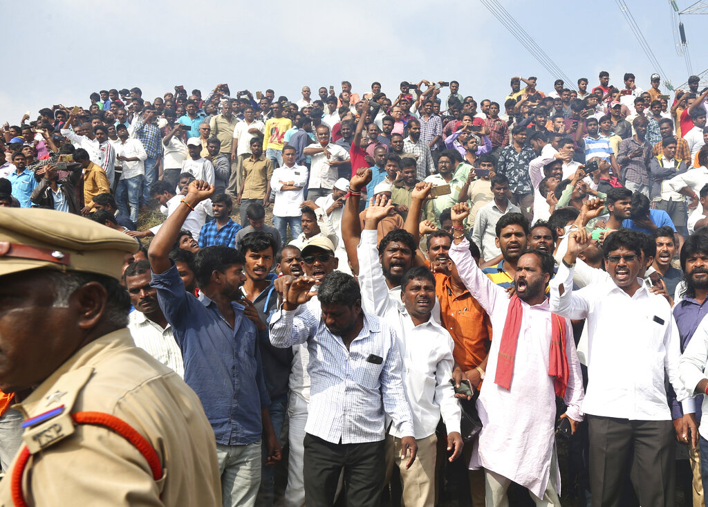 印度强奸案受害人往法庭途中遭疑犯纵火。AP图