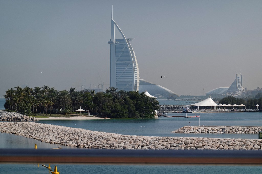 杜拜地标建筑帆船酒店（Burj Ai-Arab）。路透社